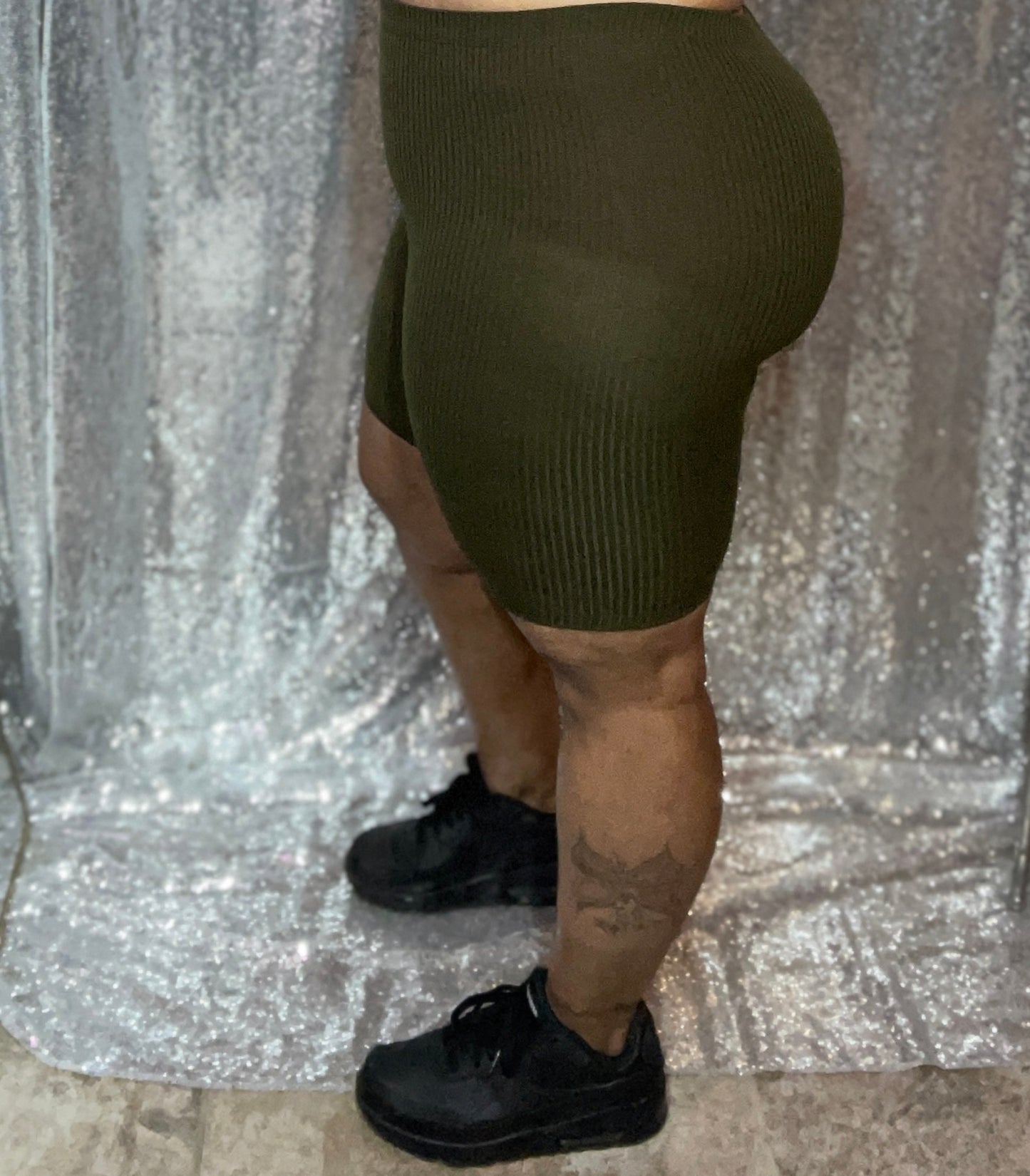 RIBBED BIKER SHORTS (OLIVE)